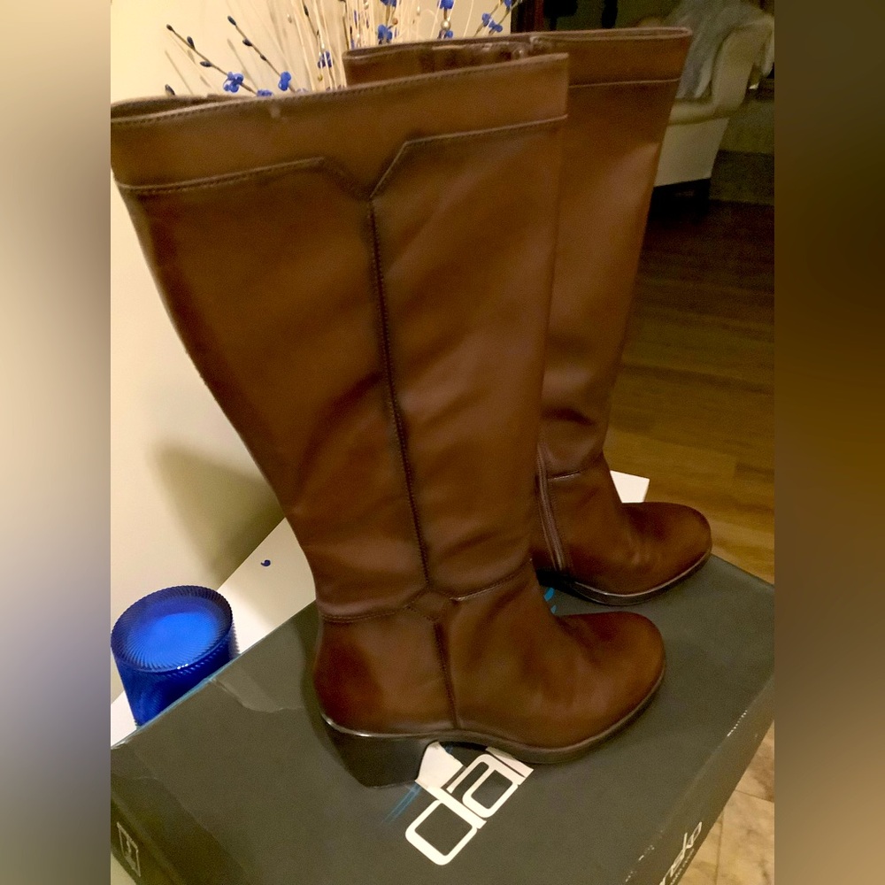 NWTS Nice and Comfortable Genuine Leather BRN Boots height 15” Heel 3”Calf 16”